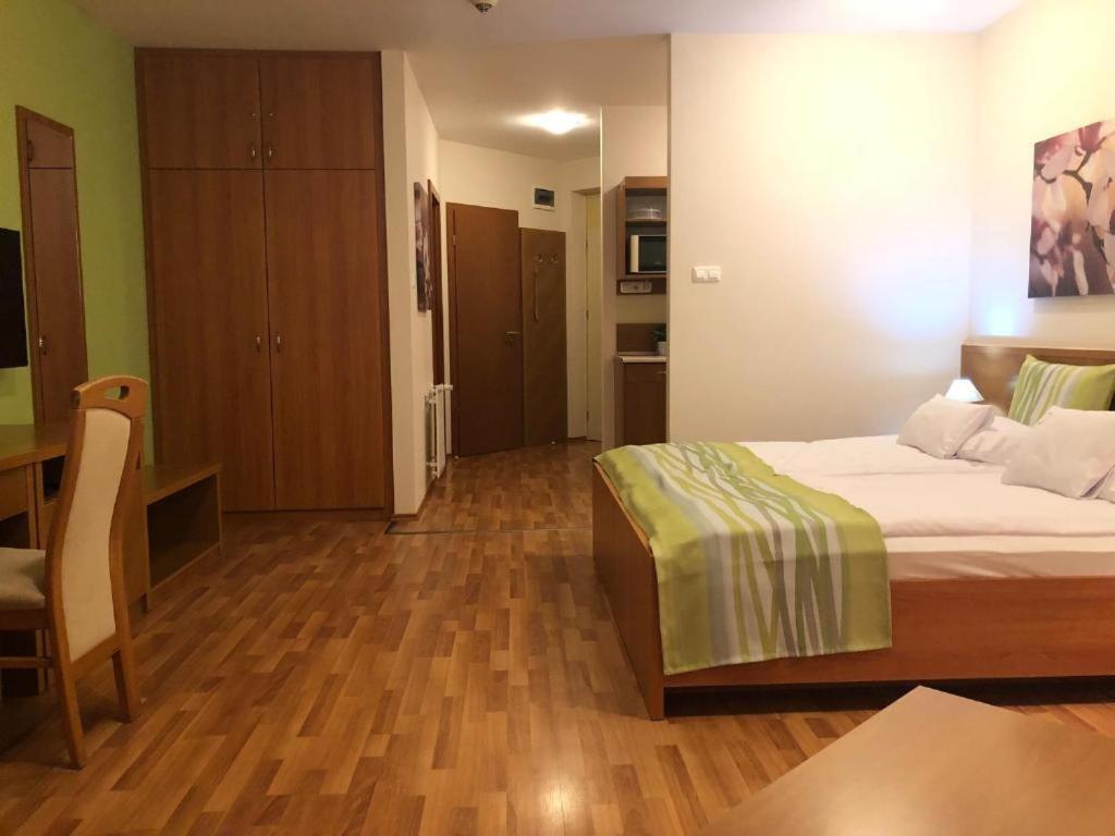 Rosemary Apartmanok, Rose, Lili, Mary1, Mary2 Hajduszoboszlo Ngoại thất bức ảnh