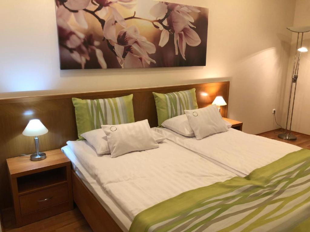 Rosemary Apartmanok, Rose, Lili, Mary1, Mary2 Hajduszoboszlo Ngoại thất bức ảnh