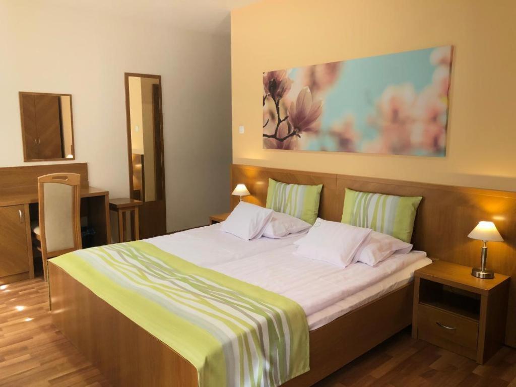 Rosemary Apartmanok, Rose, Lili, Mary1, Mary2 Hajduszoboszlo Ngoại thất bức ảnh